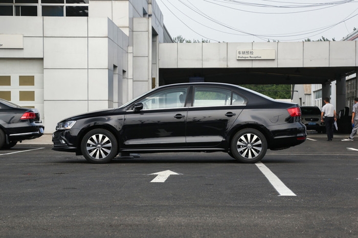 爱玛汽车价格suv，爱玛指挥官和辉腾pro区别