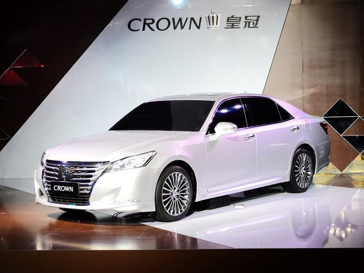 丰田皇冠价格，丰田皇冠suv2023款落地多少钱