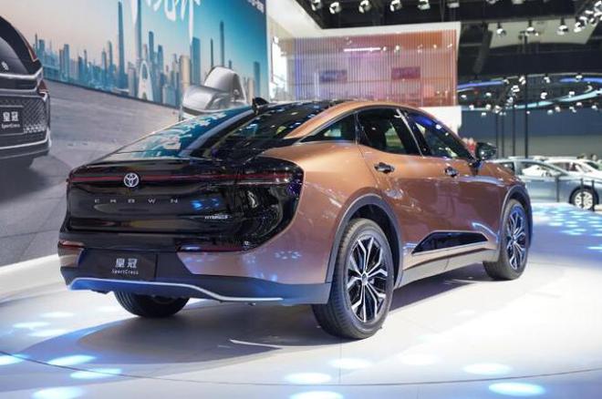 丰田皇冠价格，丰田皇冠suv2023款落地多少钱