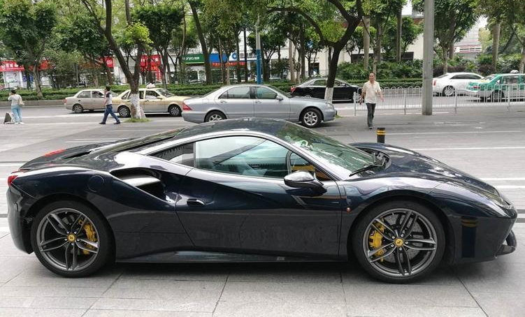 法拉利跑车价格，法拉利718多少钱一台