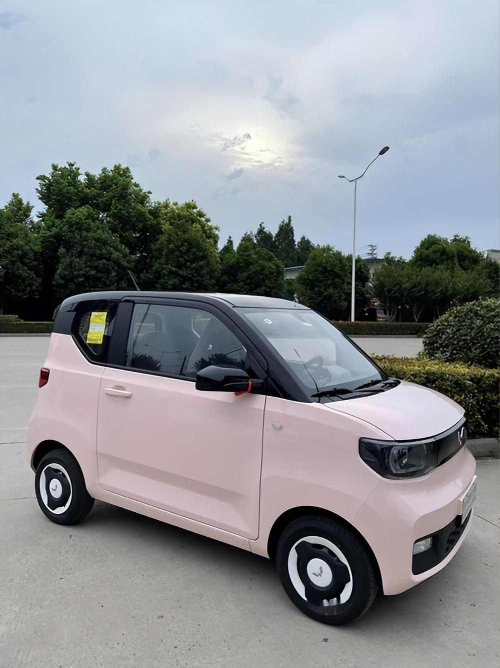 2万多的宏光mini能要吗？仅仅1万多公里，还是续航170的