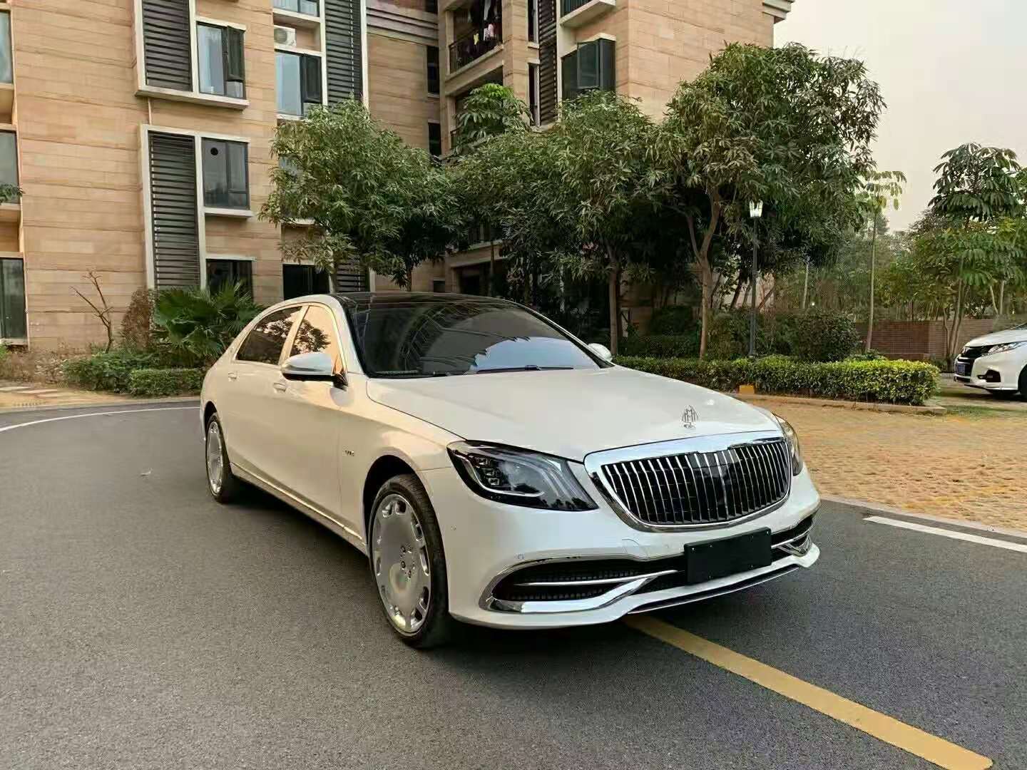奔驰s680迈巴赫报价（奔驰s680迈巴赫报价及图片 内饰）